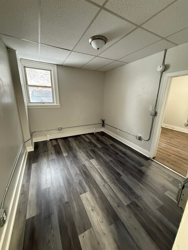 Building Photo - 524 Sunapee St