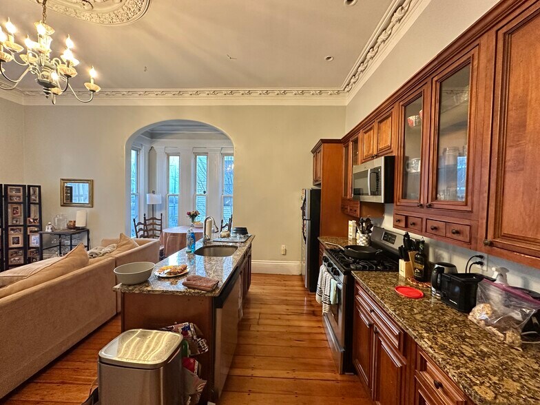 Building Photo - 135 Hillside St