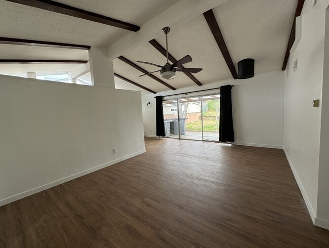 Building Photo - 4 Bedroom / 2 Bathroom home for rent