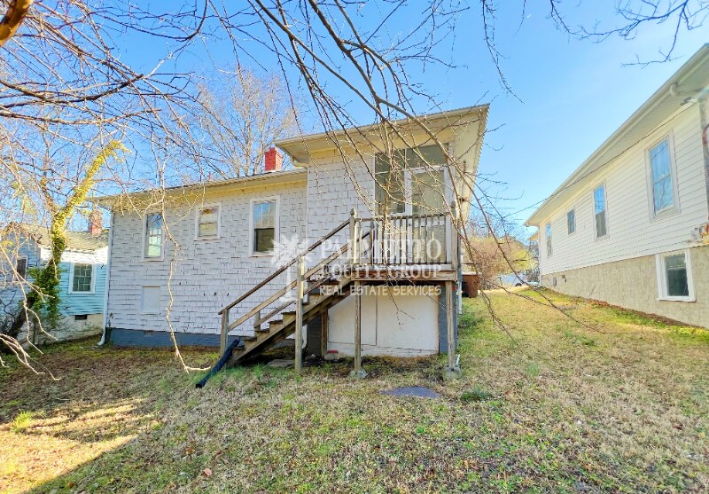 Building Photo - 1104 Gregory St