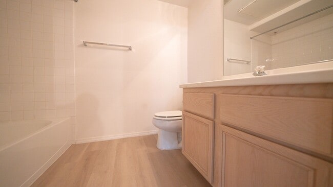 Building Photo - 2 Bedroom 2 Bath Condo with 1 Car Garage