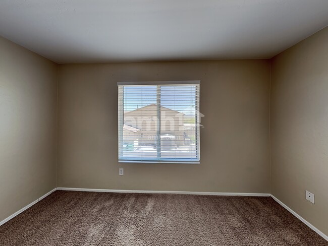 Building Photo - 1115 W Calle Puesta del Sol