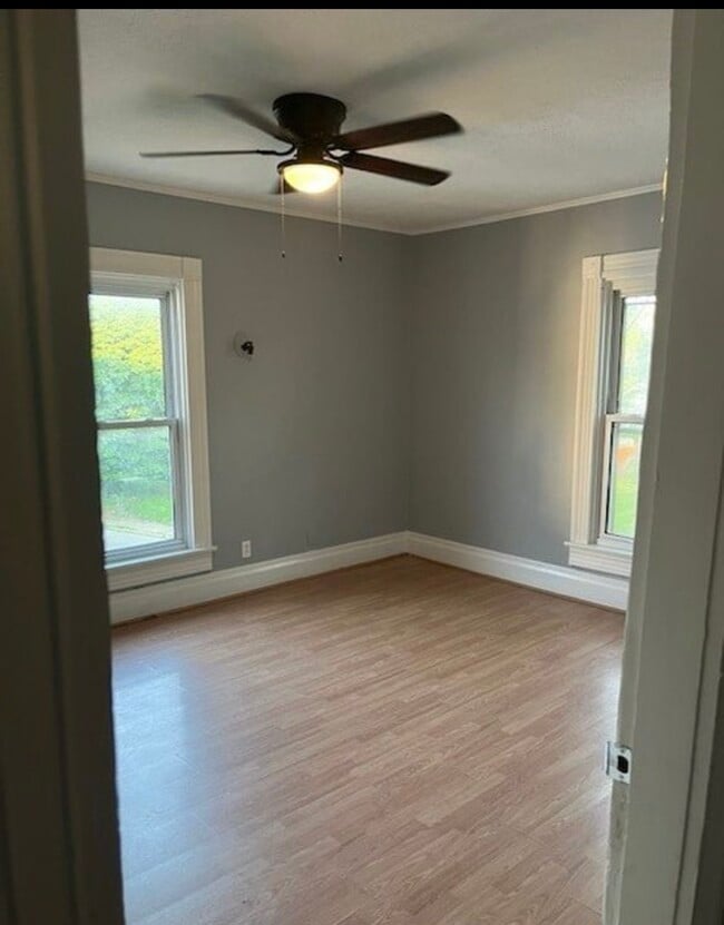 Building Photo - 866 Main St