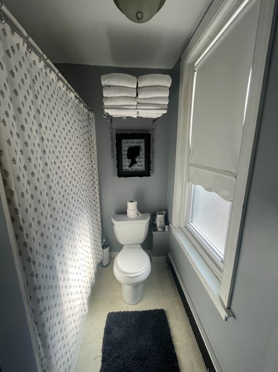 Bathroom - 320 Gay St