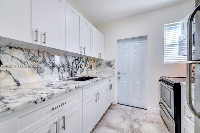 Building Photo - 7975 Crespi Blvd