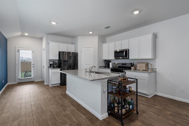 Building Photo - 318 Evergreen Sumac Lp