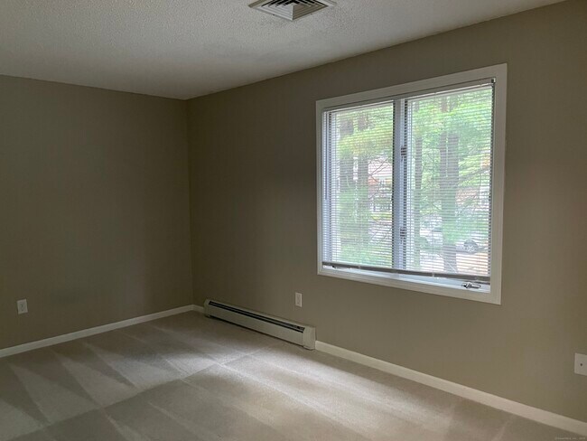 Building Photo - 110 Songbird Ln