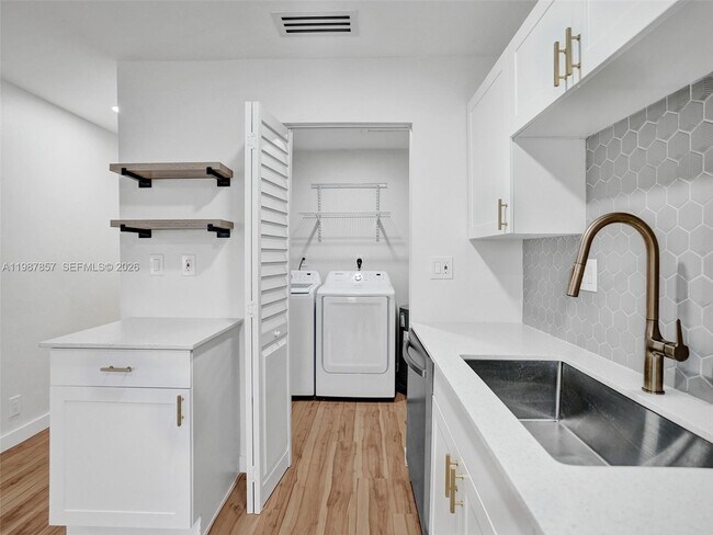 Building Photo - 932 Mandarin Isle