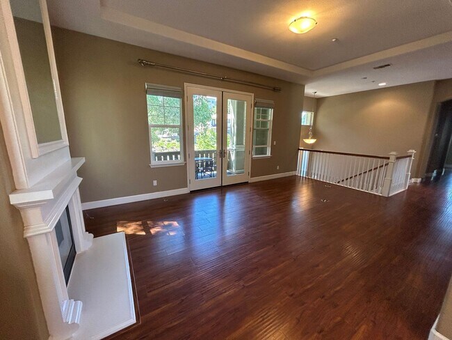 Building Photo - Luxurious and Spacious 5 Bedroom in Gilroy