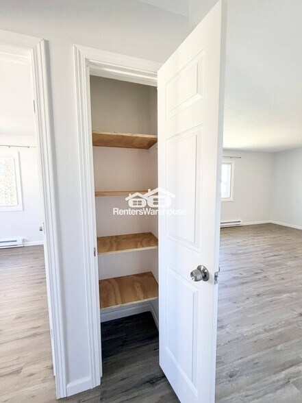 Building Photo - 211 S Green St