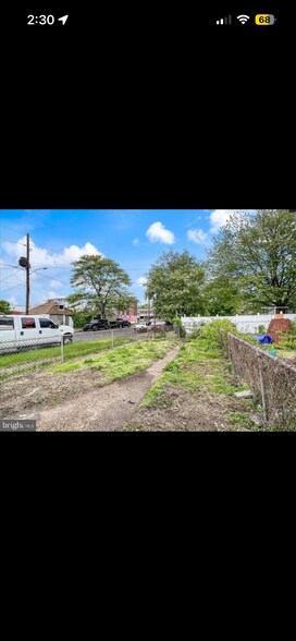 Building Photo - 2630 W 6th St