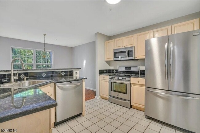 Building Photo - 3804 Scenic Ct