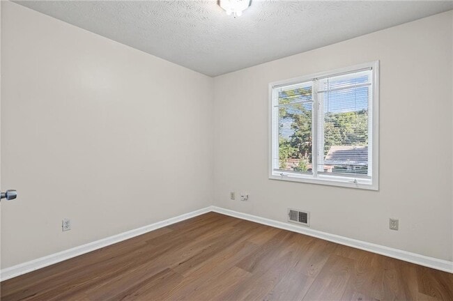 Building Photo - 2122 Fieldstone View Ct SE