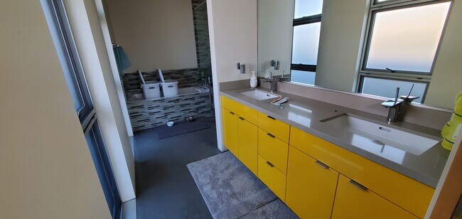 Building Photo - 12066 Celine St