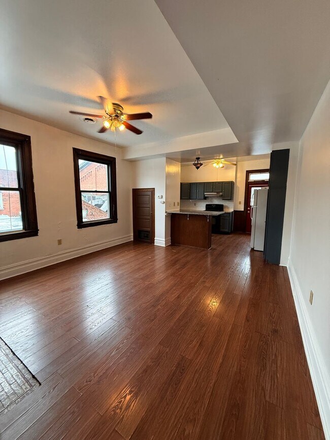 Building Photo - 1309 E Carson St