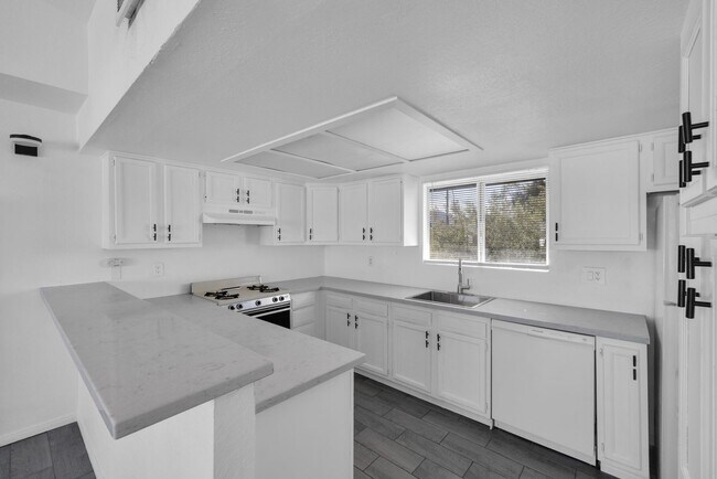 Building Photo - 74077 Cactus Dr