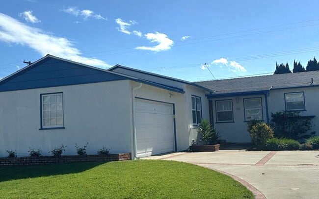 Building Photo - 5440 W 140th St