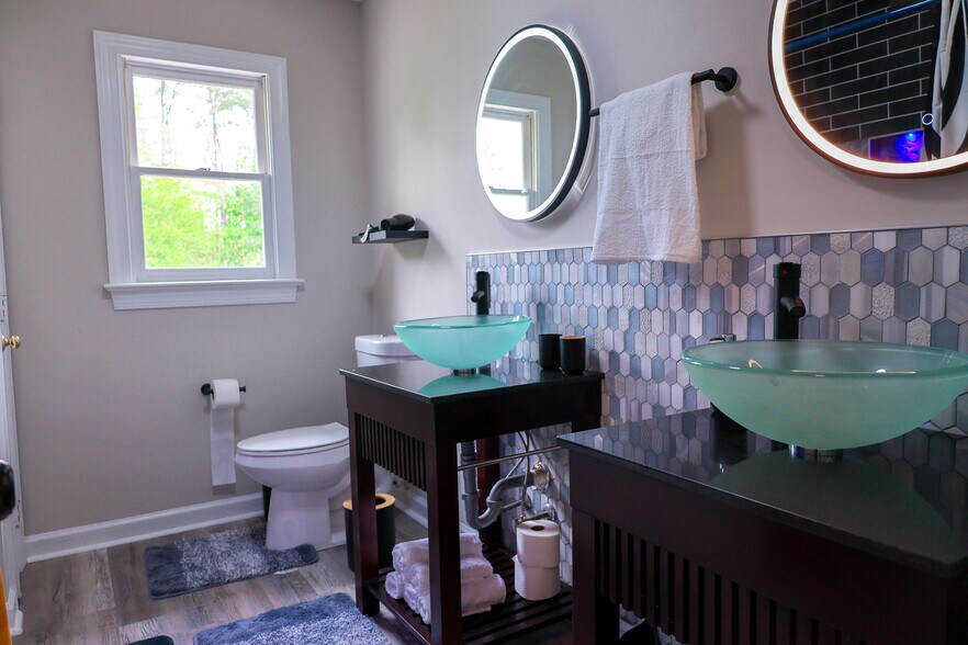 Building Photo - 1208 Enchanted Oaks Dr