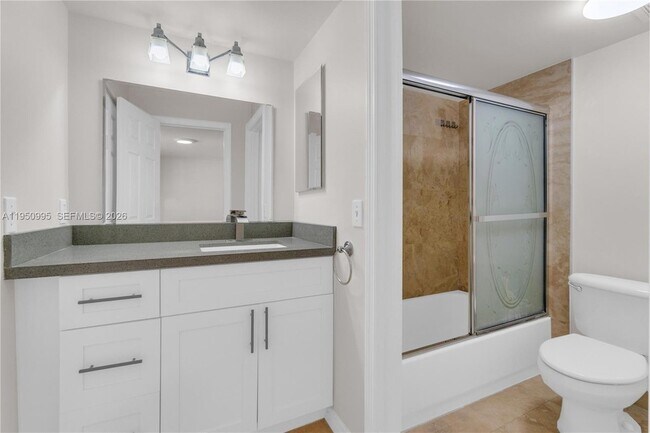 Building Photo - 2945 NE 185th St