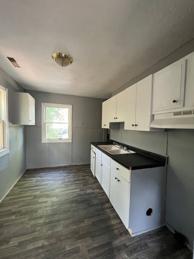 Building Photo - Charming 2-Bedroom, 1-Bathroom Home – $925/Month | Accepting Section 8