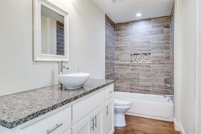 Building Photo - 614 E College St