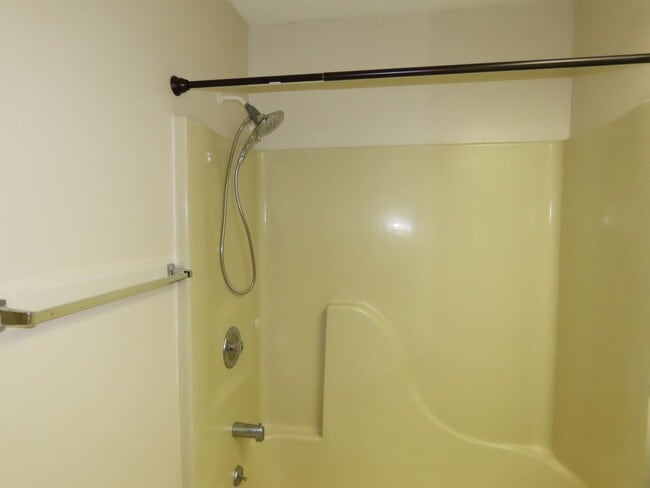 Building Photo - Sunnyside Lakeview 2br/2ba Apartment