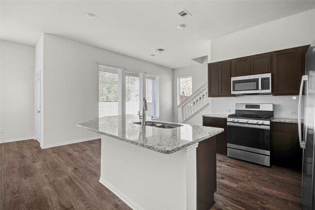 Building Photo - 416 Magnolia Ln