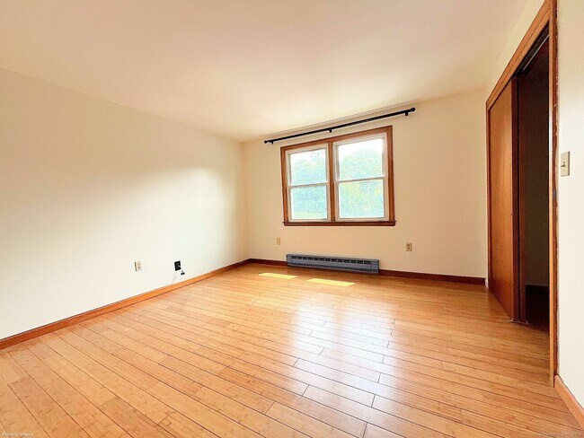 Building Photo - 246 Woodford Ave