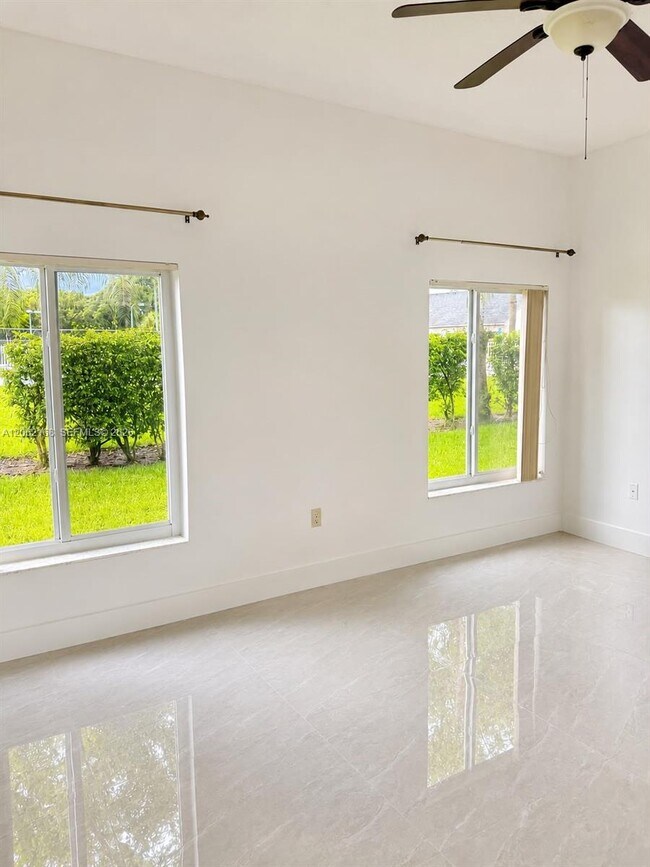 Building Photo - 16341 Malibu Dr