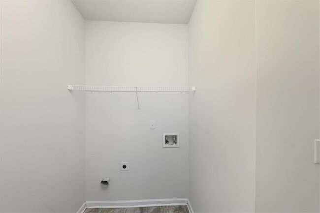 Building Photo - 541 Tulip Ln