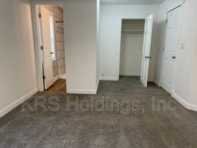 Building Photo - 816 Mullen Rd