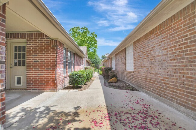 Building Photo - 1110 Parkhaven Ln