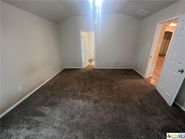 Building Photo - Lovely 3 bed 2 bath coming soon!