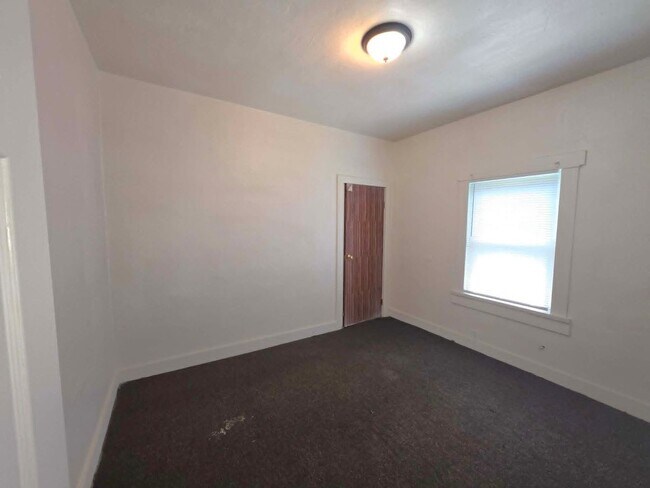 Building Photo - 1017 Haller Ave