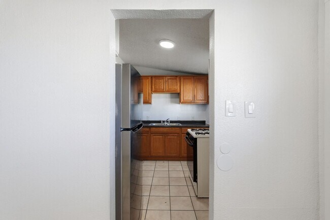 Building Photo - Beautifully Remodeled Home in a Central Tucson Location!