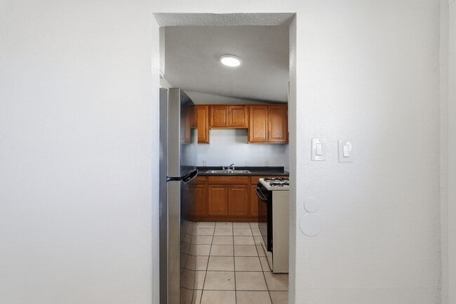 Building Photo - Pending/ Rented - Beautifully Remodeled Home in a Central Tucson Location!