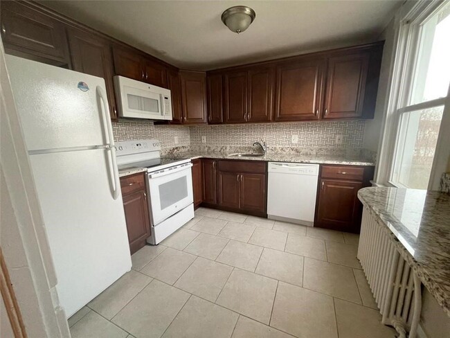 Building Photo - 22 Cozzens Ave