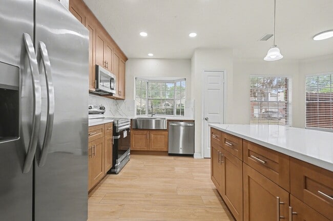 Building Photo - 8303 Lake Crystal Dr