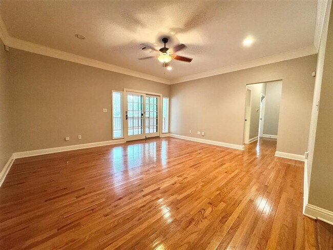 Building Photo - 1300 Crestwood Rd