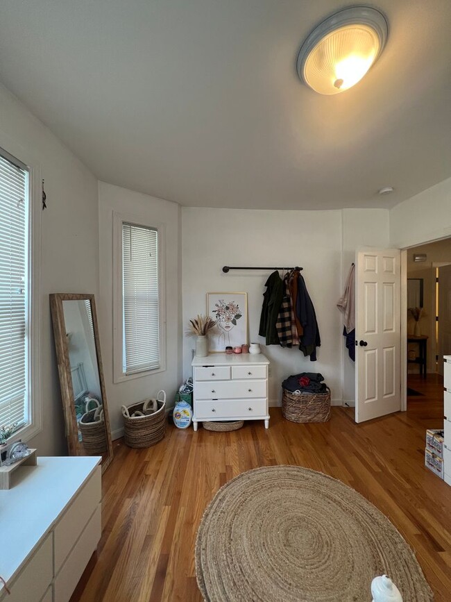 Building Photo - 38 Gorham St