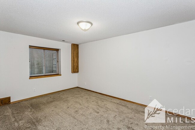Building Photo - 3 Bed 3 Bath at Douglas and Maize!