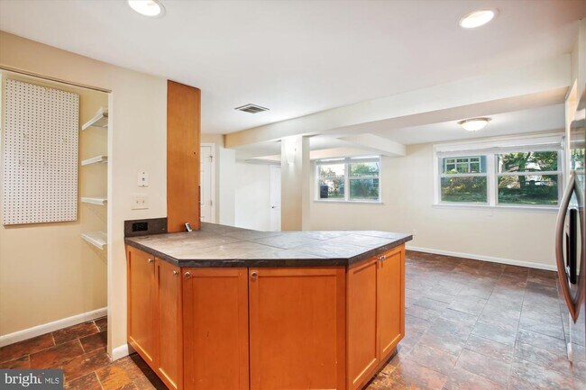Building Photo - 8509 Cyrus Pl
