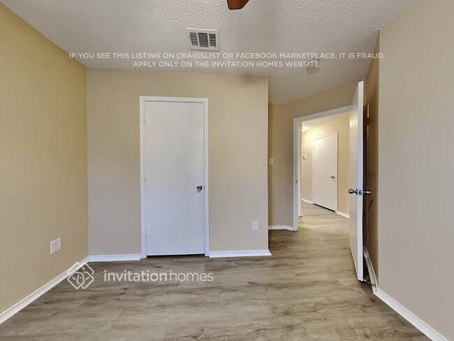 Building Photo - 10648 Shadywood Dr