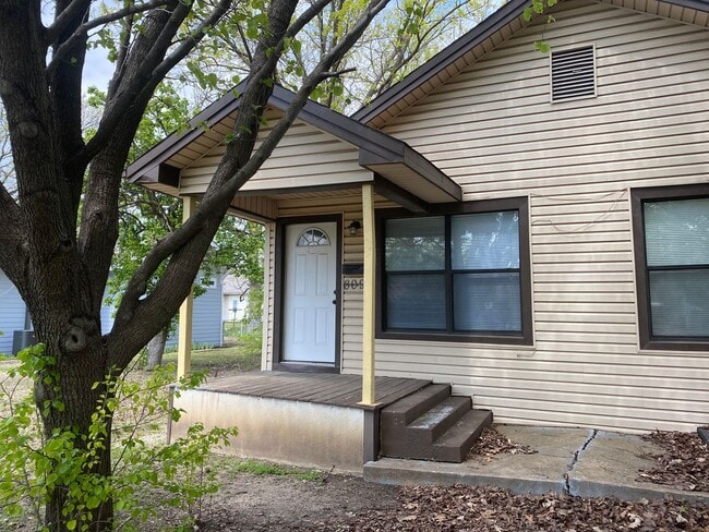 Primary Photo - 809-811 E. Cherry St.