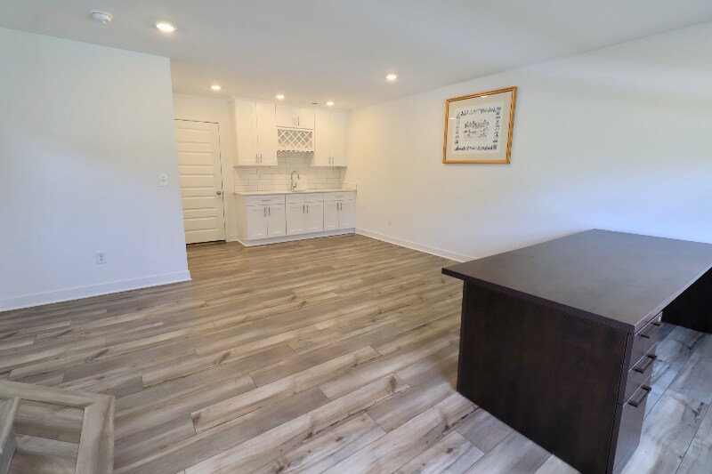 Building Photo - 9316 Benton Dr