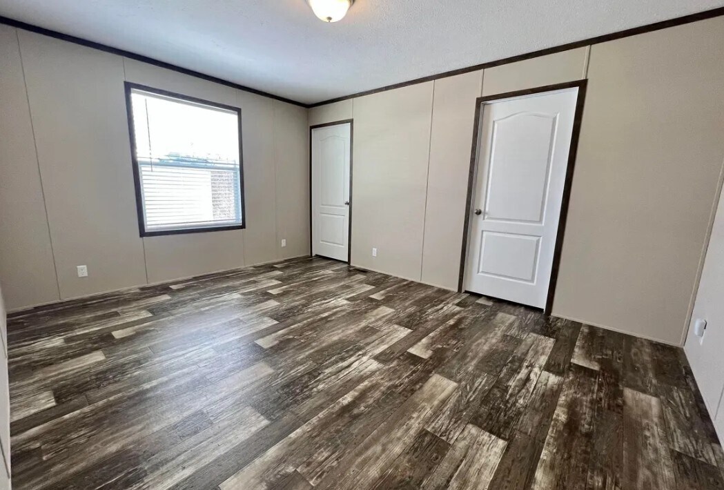 Building Photo - 6599 N Hampshire Dr