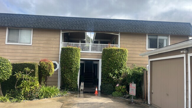 Building Photo - 2678 Santa Ana Ave