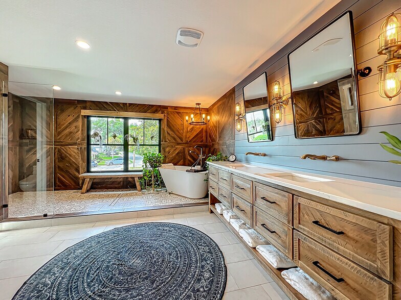 Master Spa Bath - 281 Shell Pt E