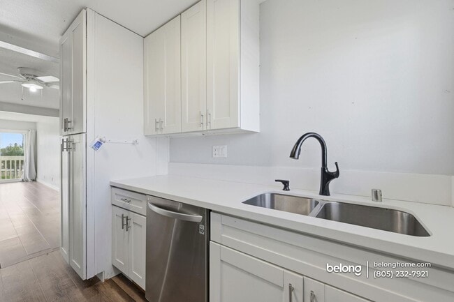 Building Photo - 267 S Ventura Rd