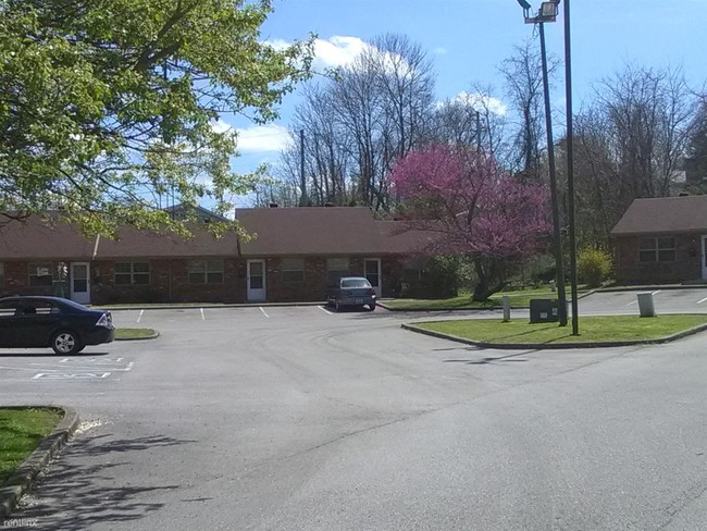 Primary Photo - 447 Hillcrest Dr